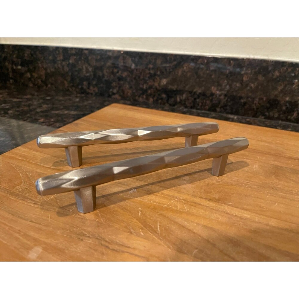 2 Amerock St. Vincent 5-1/16-in, 128mm bar drawer pull